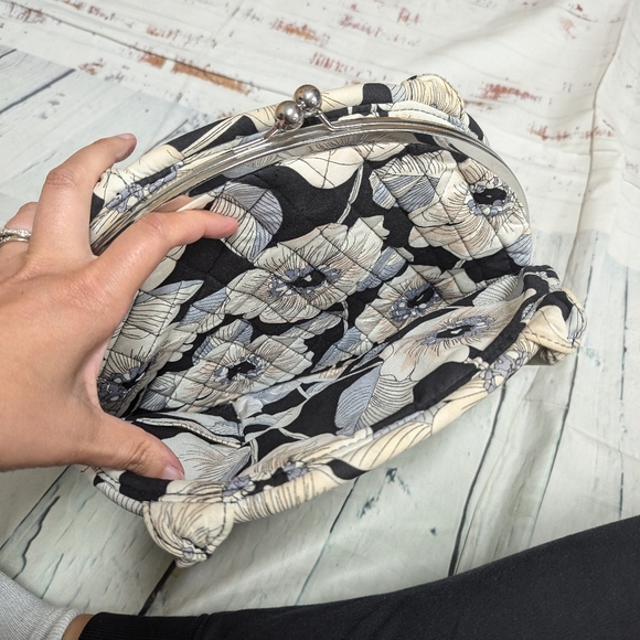 Vera Bradley kiss clasp retired print handbag - Picture 4 of 7